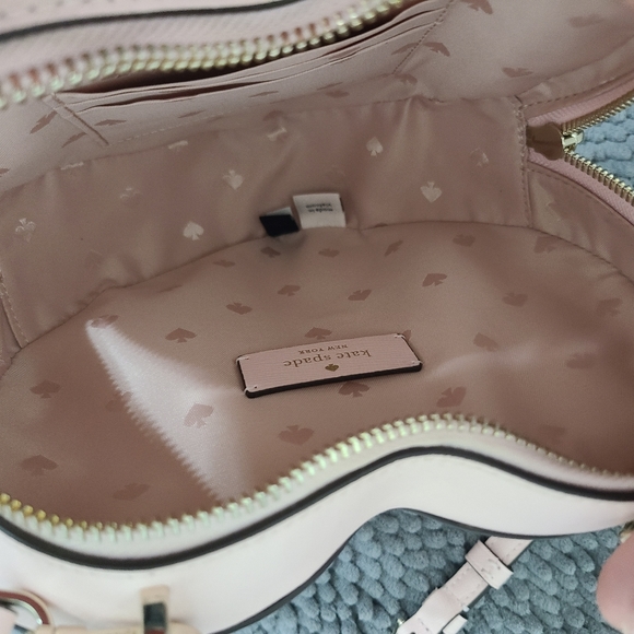 Like New - Kate Spade Heart Crossbody Bag 💕 - Picture 11 of 15